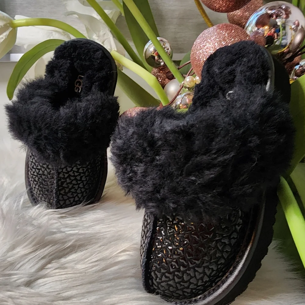 Ugg Cozy II Gel Hearts black  Big Kid slides size10 new